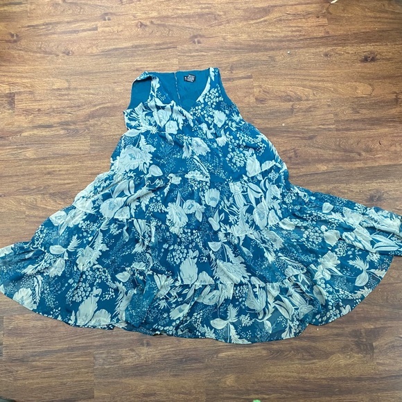 Tiered chiffon floral midi dress - Picture 11 of 12